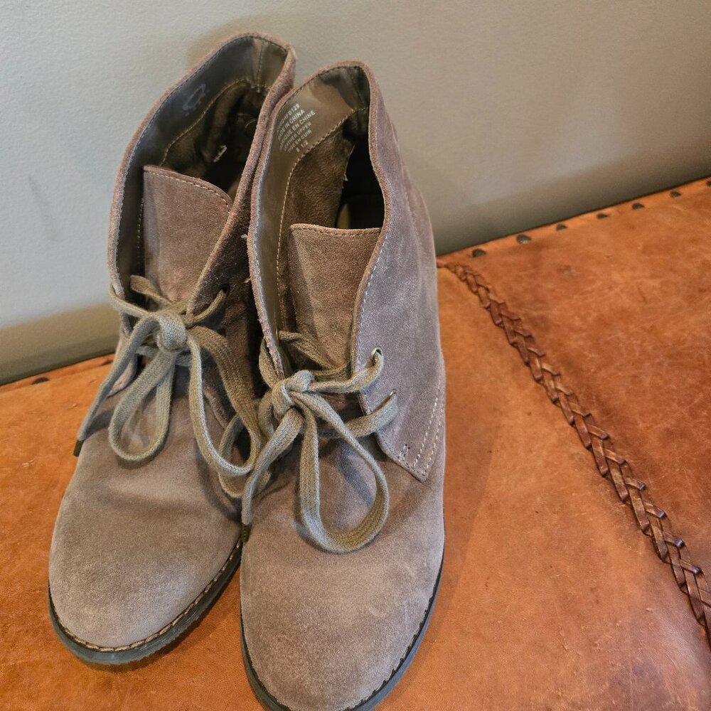 Denver Hayes, Ladies Suede Ankle Boots, light brown, size 8.5